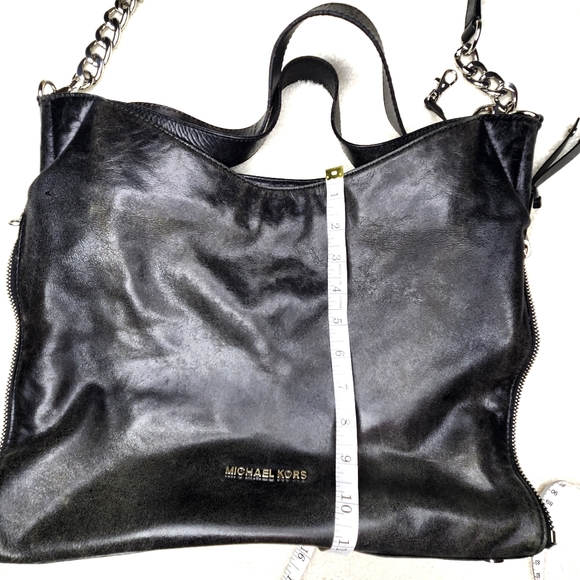 Michael Kors Devon Large Hobo Black Leather Shoulder Tote - Picture 10 of 14